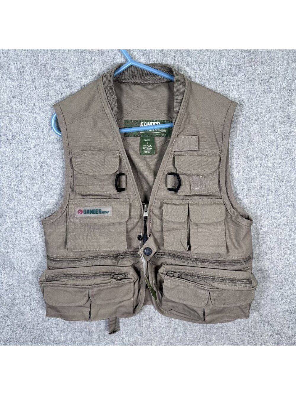 NWT Gander Mountain Youth Small Fly Fishing Vest Beige Pockets Sleeveless Zip